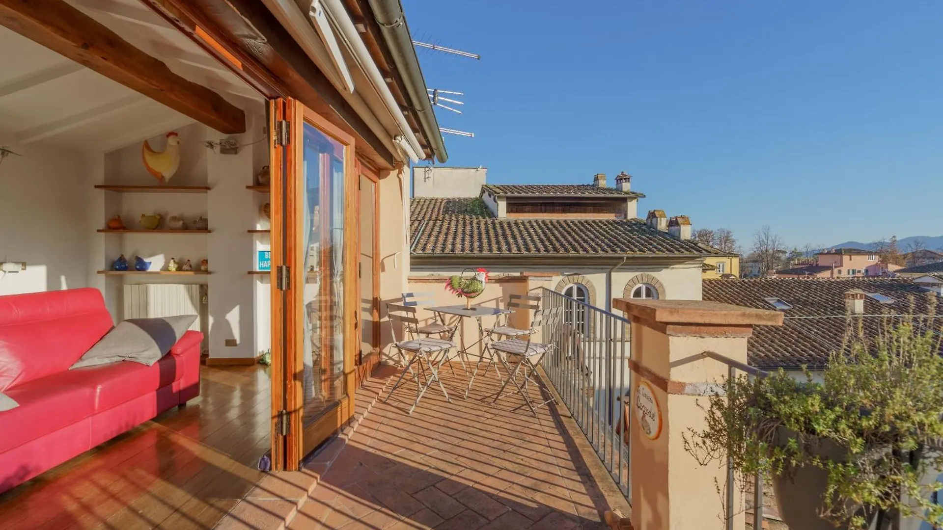 Terrazza Coccode' Spazioso Con Vista Mozzafiato! لوكا 0*,  إيطاليا